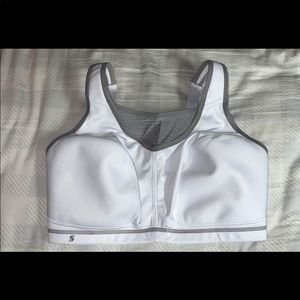 New Size 38F Glamorise Sport Bra NWOT